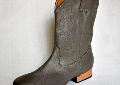 Short western boots 10